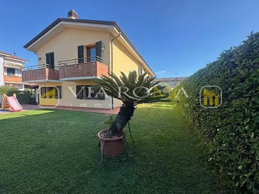 Immagine 15 di Casa indipendente in vendita  a Lucca