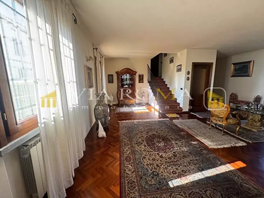 Immagine 10 di Casa indipendente in vendita  a Lucca