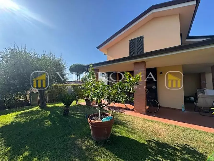 Immagine 40 di Casa indipendente in vendita  a Lucca