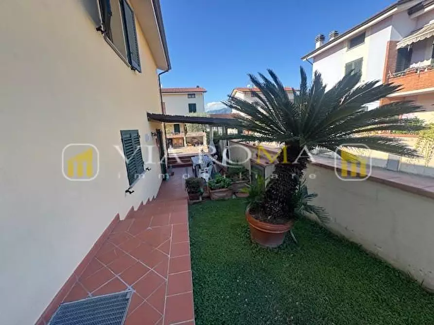 Immagine 36 di Casa indipendente in vendita  a Lucca