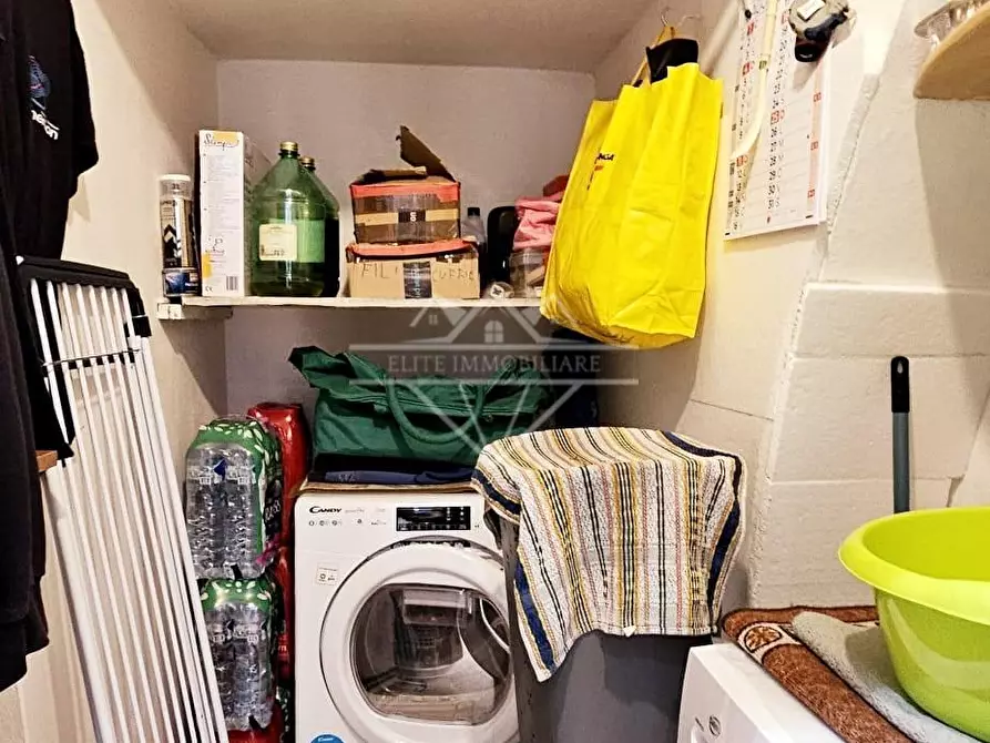 Immagine 4 di Porzione di casa in vendita  a Carrara