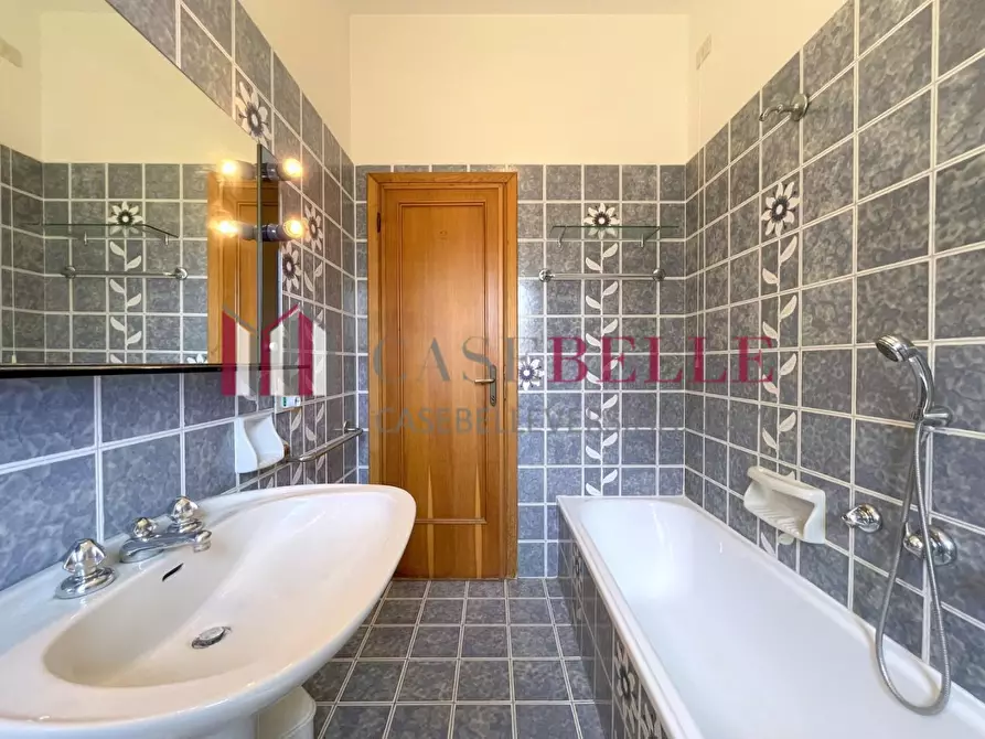 Immagine 47 di Villa in vendita  a Massarosa