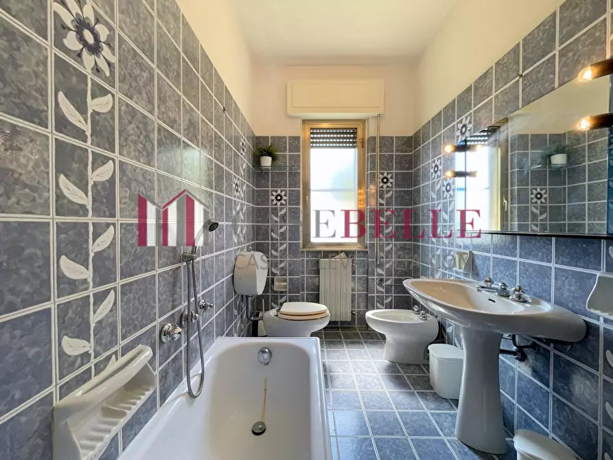 Immagine 45 di Villa in vendita  a Massarosa