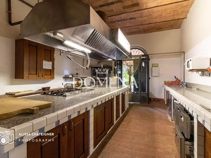 Immagine 38 di Villa in vendita  a Murlo