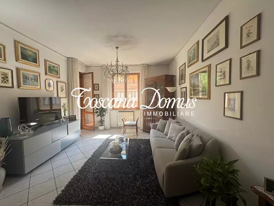 Immagine 4 di Appartamento in vendita  a Siena