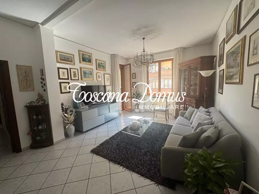 Immagine 2 di Appartamento in vendita  a Siena