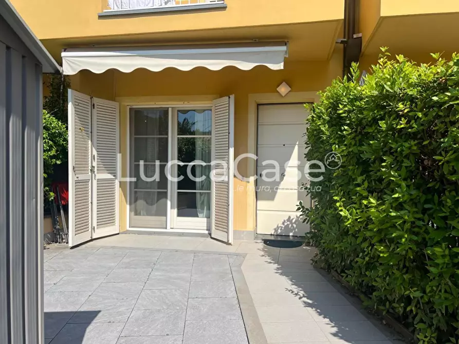 Immagine 19 di Villetta a schiera in vendita  a Lucca