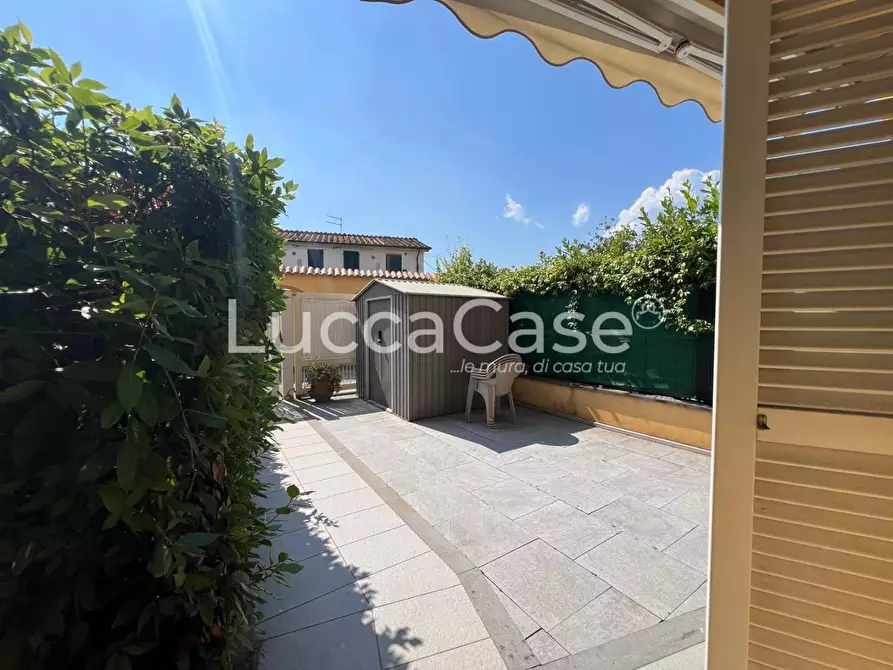 Immagine 20 di Villetta a schiera in vendita  a Lucca