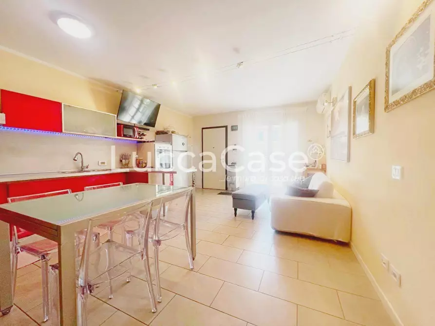 Immagine 2 di Villetta a schiera in vendita  a Lucca