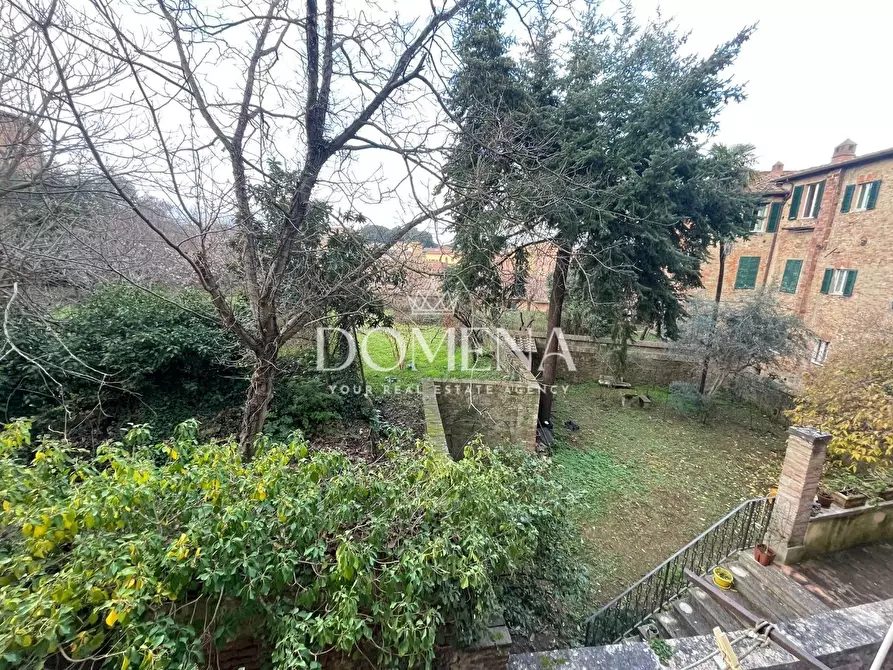 Immagine 10 di Appartamento in vendita  a Siena