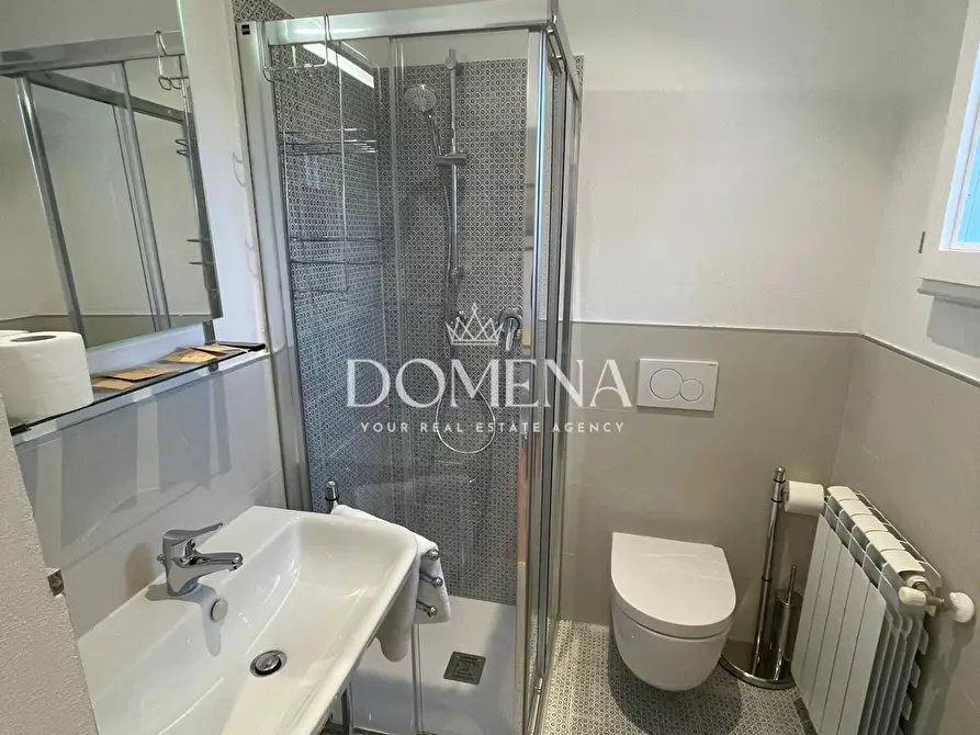 Immagine 2 di Appartamento in vendita  a Siena