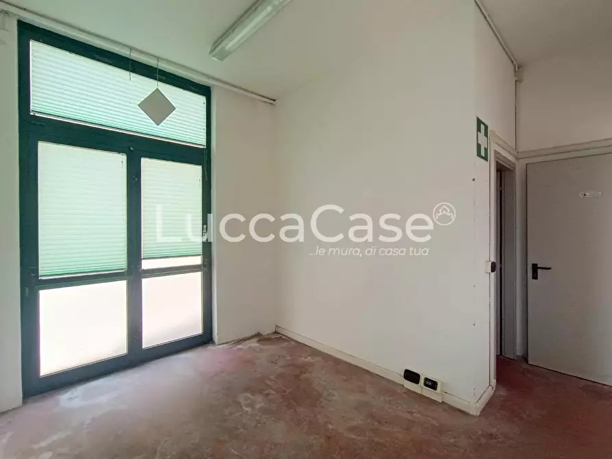 Immagine 13 di Attività artigianale in vendita  a Massarosa