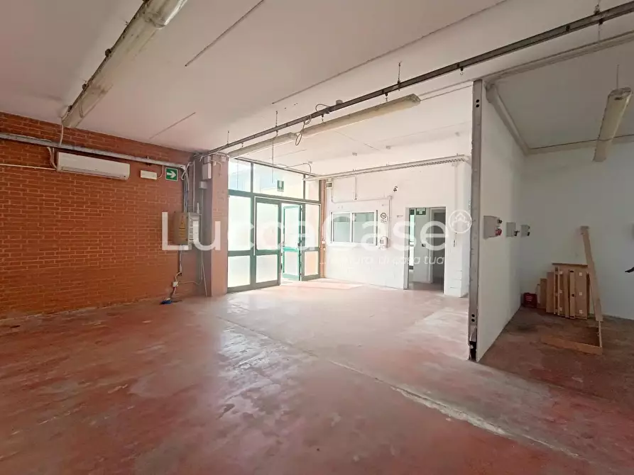 Immagine 8 di Attività artigianale in vendita  a Massarosa