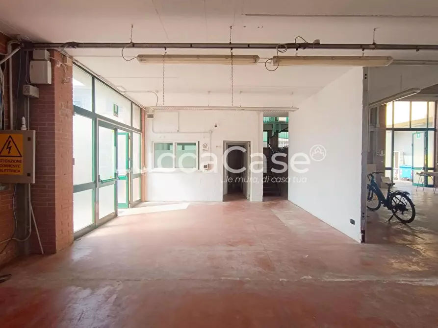 Immagine 7 di Attività artigianale in vendita  a Massarosa