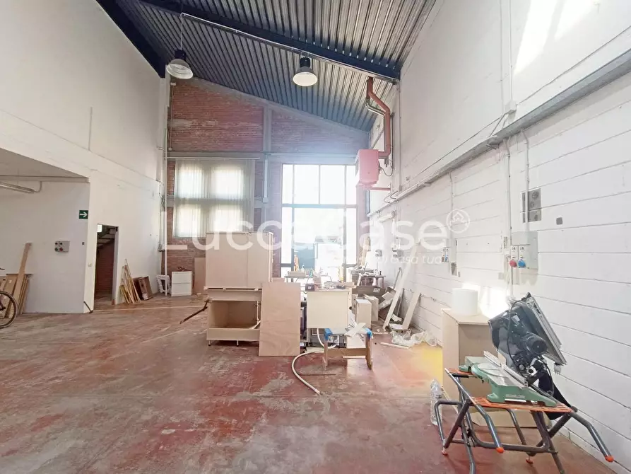 Immagine 10 di Attività artigianale in vendita  a Massarosa