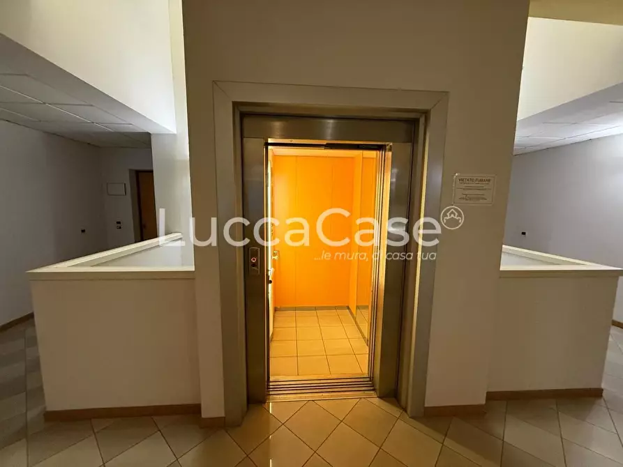 Immagine 6 di Ufficio in vendita  a Capannori