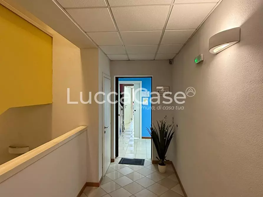 Immagine 8 di Ufficio in vendita  a Capannori