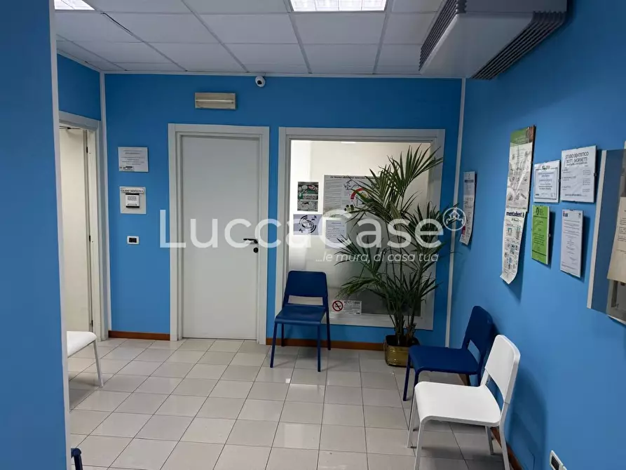 Immagine 2 di Ufficio in vendita  a Capannori