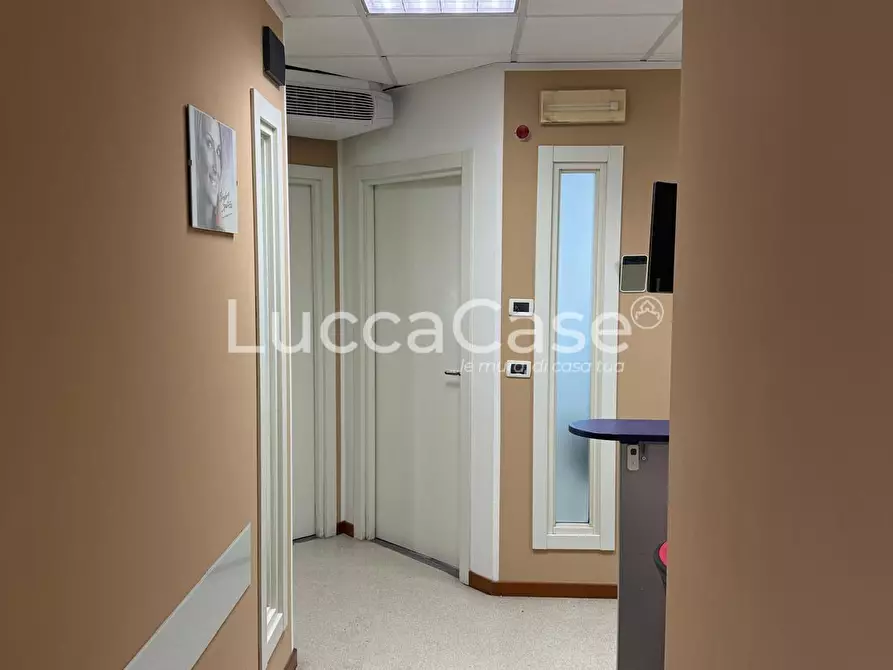 Immagine 3 di Ufficio in vendita  a Capannori