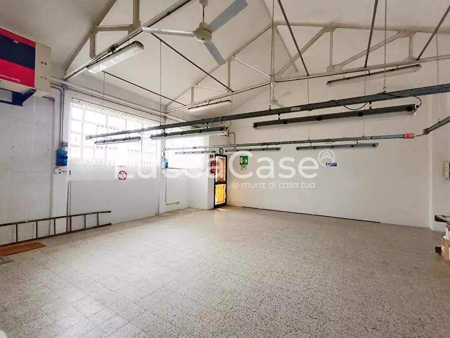 Immagine 5 di Laboratorio in vendita  a Massarosa