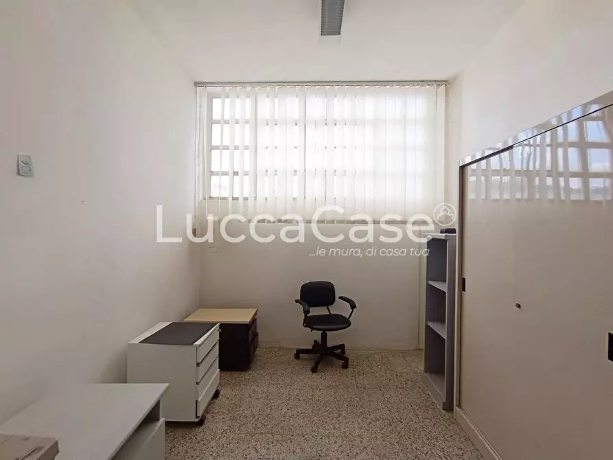 Immagine 6 di Laboratorio in vendita  a Massarosa