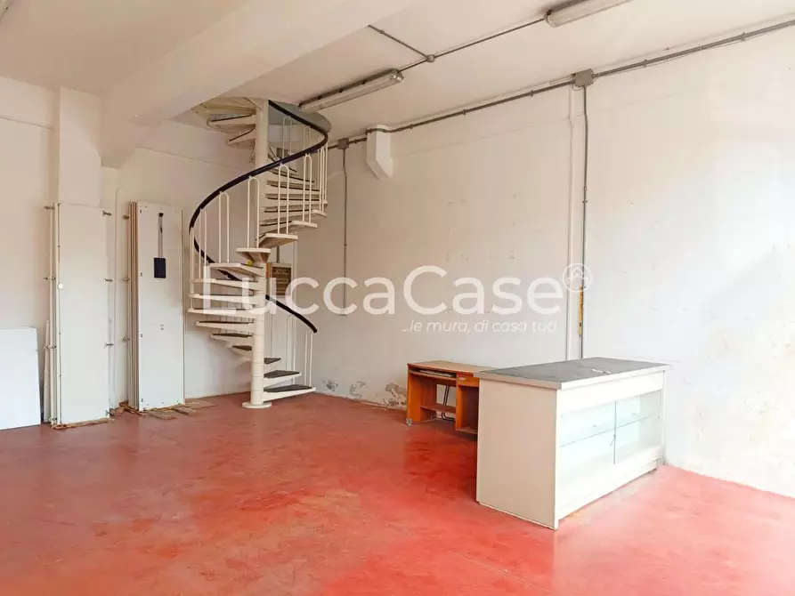 Immagine 1 di Laboratorio in vendita  a Massarosa