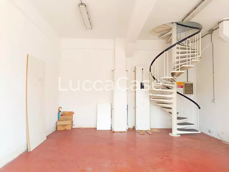 Immagine 2 di Laboratorio in vendita  a Massarosa