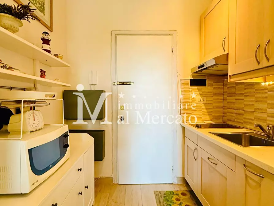 Immagine 9 di Appartamento in vendita  a Viareggio