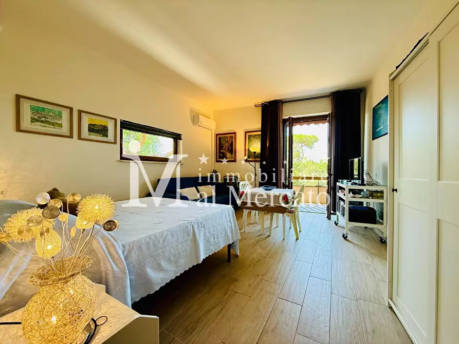 Immagine 15 di Appartamento in vendita  a Viareggio