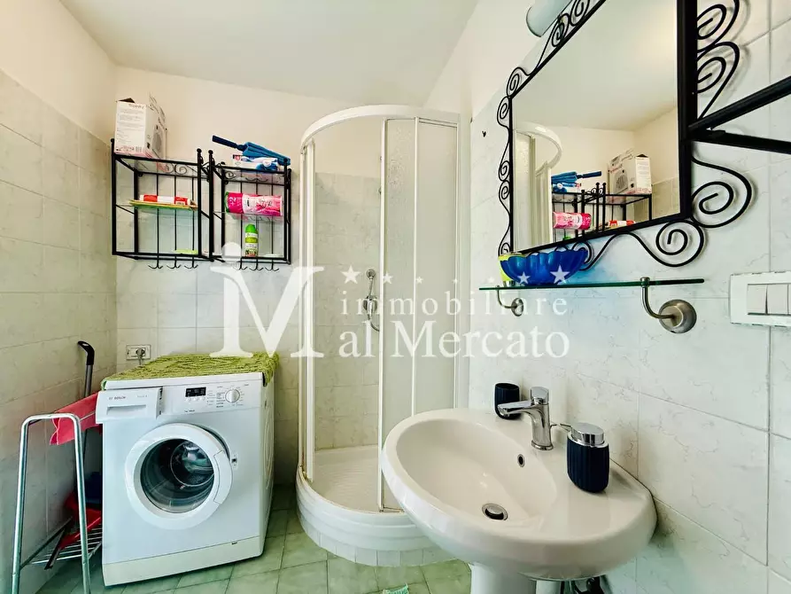 Immagine 12 di Appartamento in vendita  a Viareggio