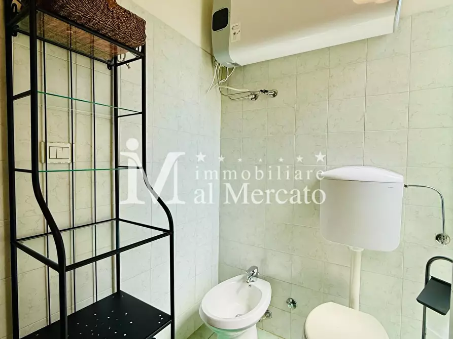 Immagine 13 di Appartamento in vendita  a Viareggio