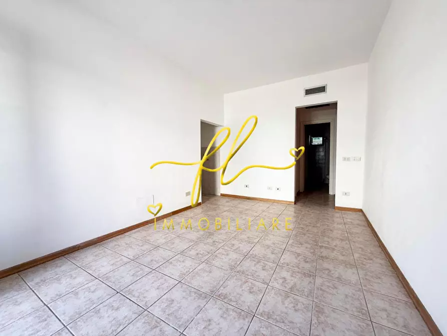 Immagine 10 di Appartamento in vendita  a Cecina