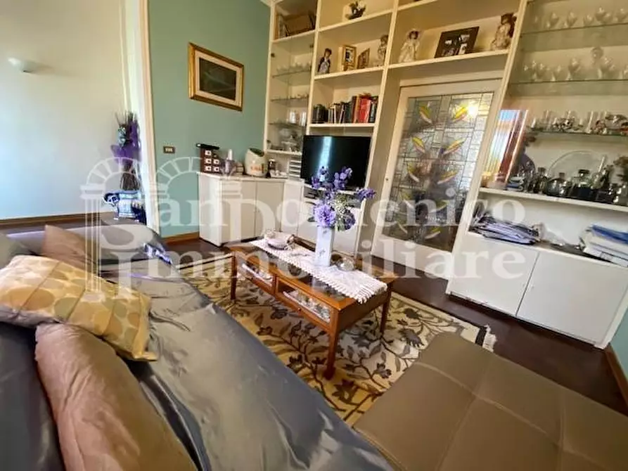 Immagine 1 di Villa in vendita  a Cascina