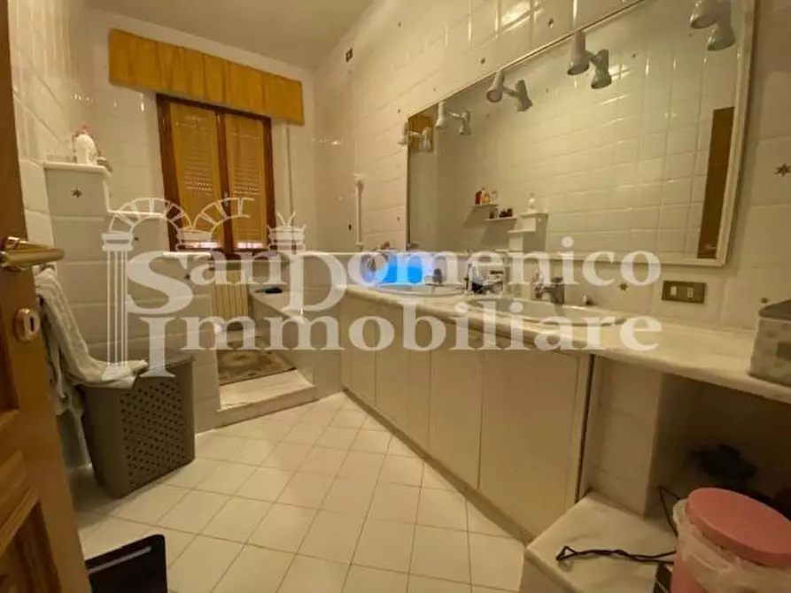 Immagine 13 di Villa in vendita  a Cascina