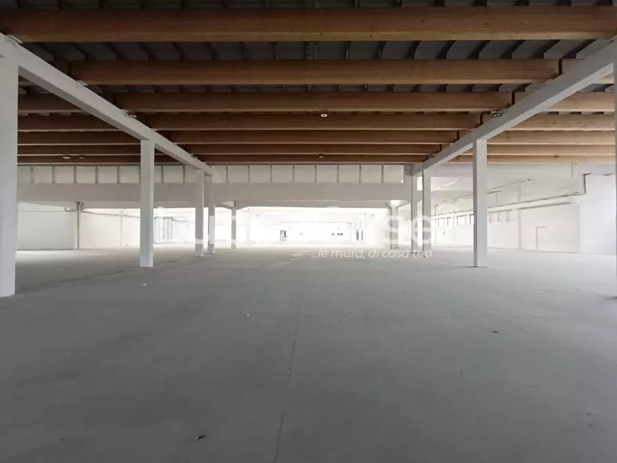 Immagine 13 di Capannone industriale in affitto  a Porcari