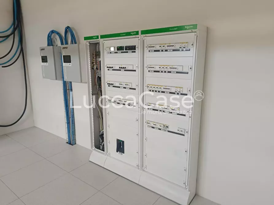 Immagine 26 di Capannone industriale in affitto  a Porcari