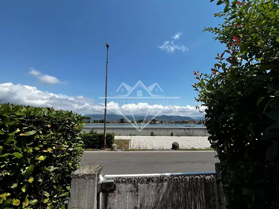 Immagine 11 di Appartamento in vendita  a Ameglia