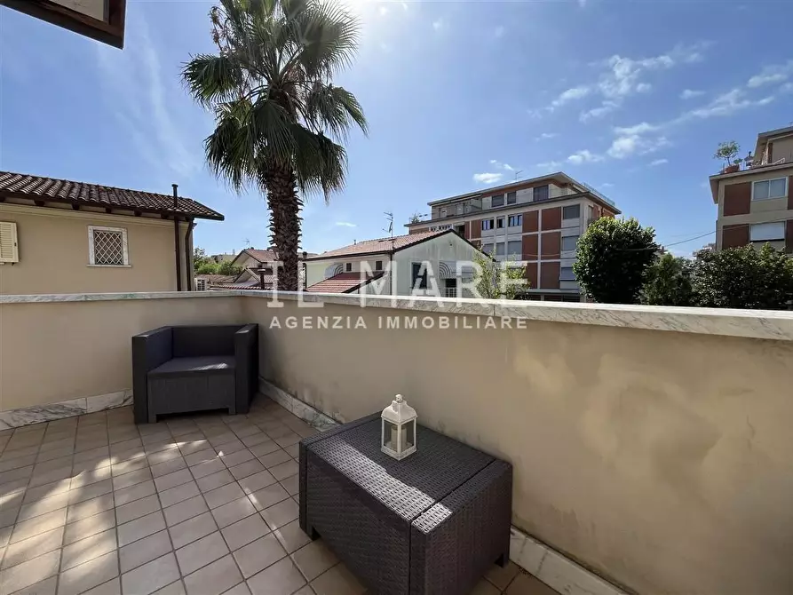 Immagine 2 di Appartamento in vendita  a Massa