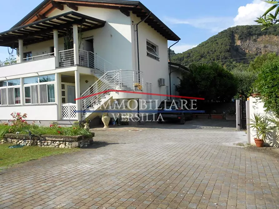 Immagine 49 di Casa bifamiliare in vendita  a Montignoso