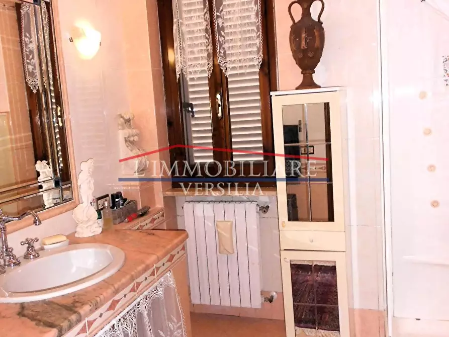 Immagine 28 di Casa bifamiliare in vendita  a Montignoso