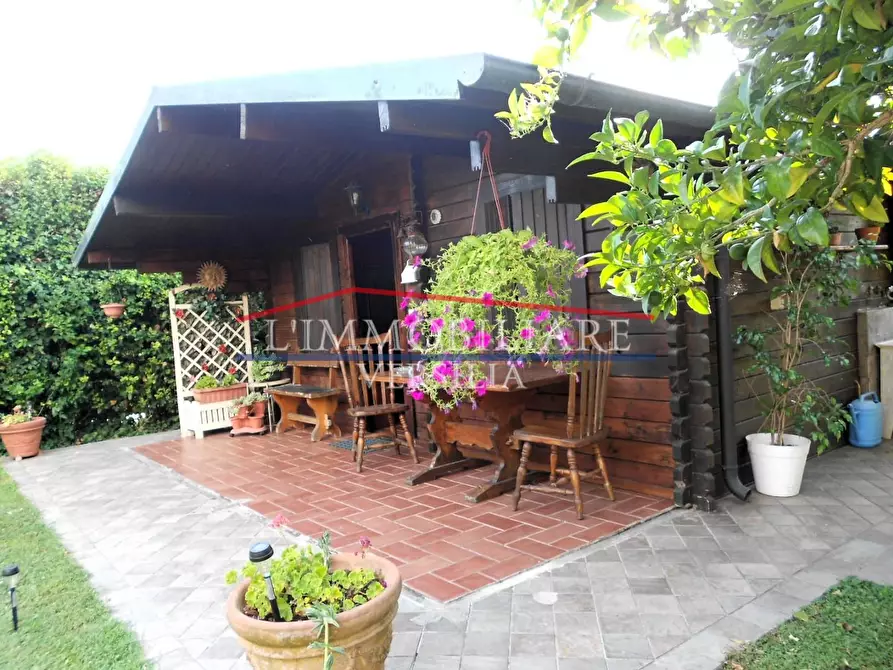 Immagine 33 di Casa bifamiliare in vendita  a Montignoso