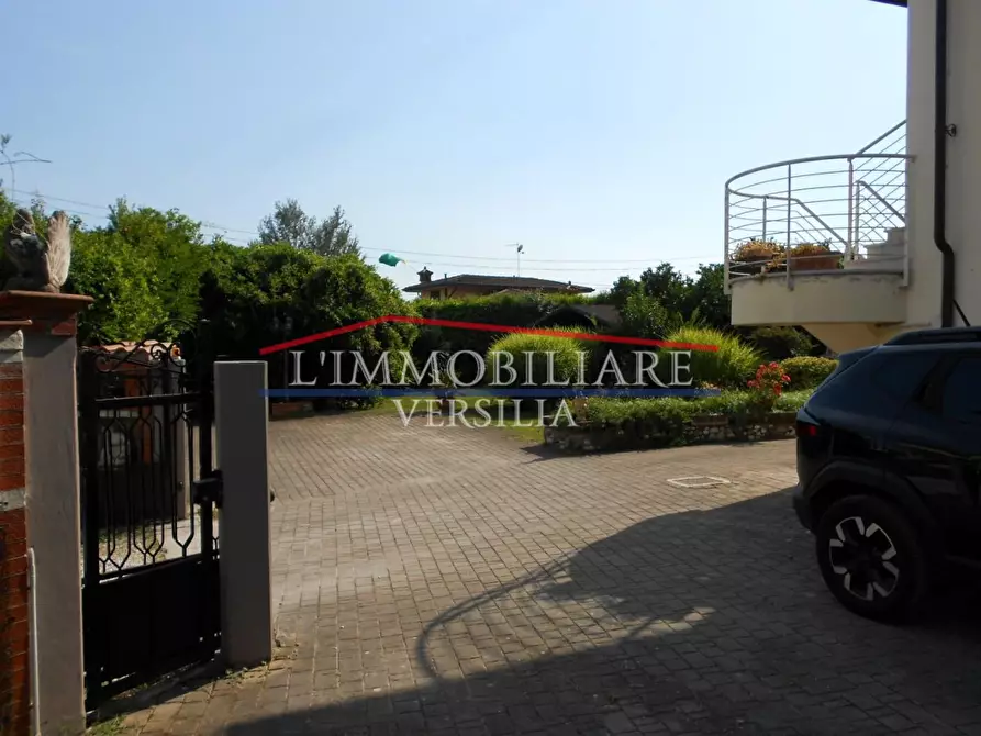 Immagine 31 di Casa bifamiliare in vendita  a Montignoso