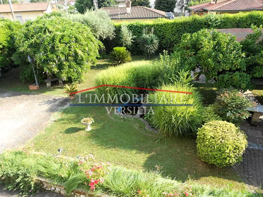 Immagine 8 di Casa bifamiliare in vendita  a Montignoso