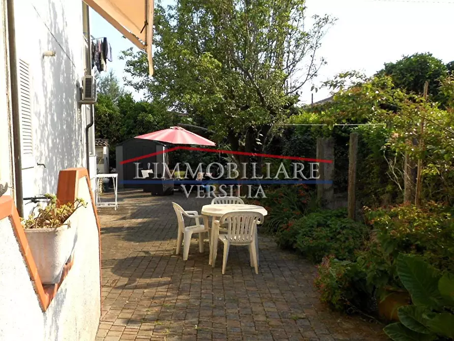 Immagine 52 di Casa bifamiliare in vendita  a Montignoso