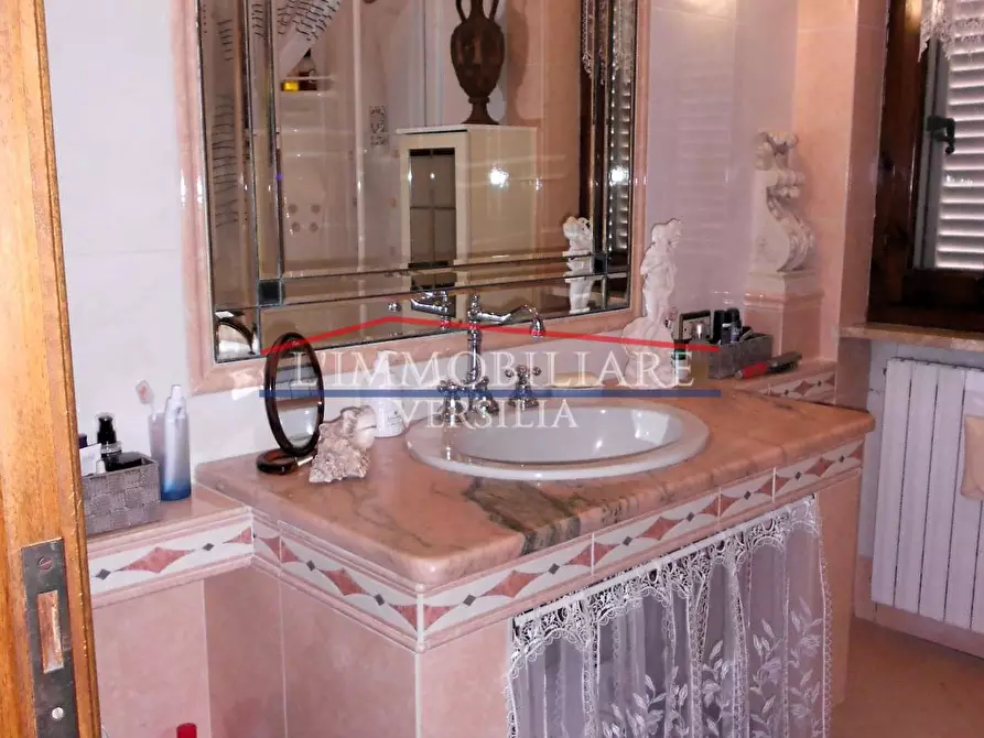 Immagine 29 di Casa bifamiliare in vendita  a Montignoso