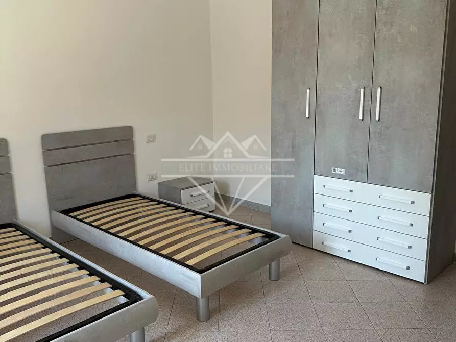 Immagine 2 di Appartamento in affitto  a Carrara