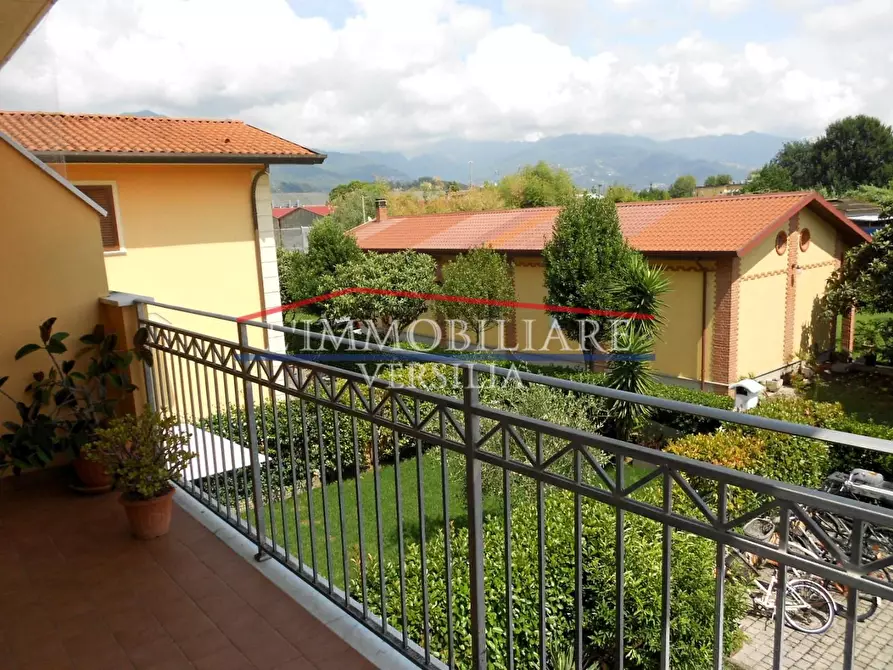 Immagine 2 di Appartamento in vendita  a Massa