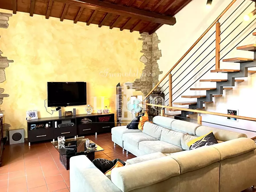 Immagine 4 di Villa in vendita  a Campi Bisenzio