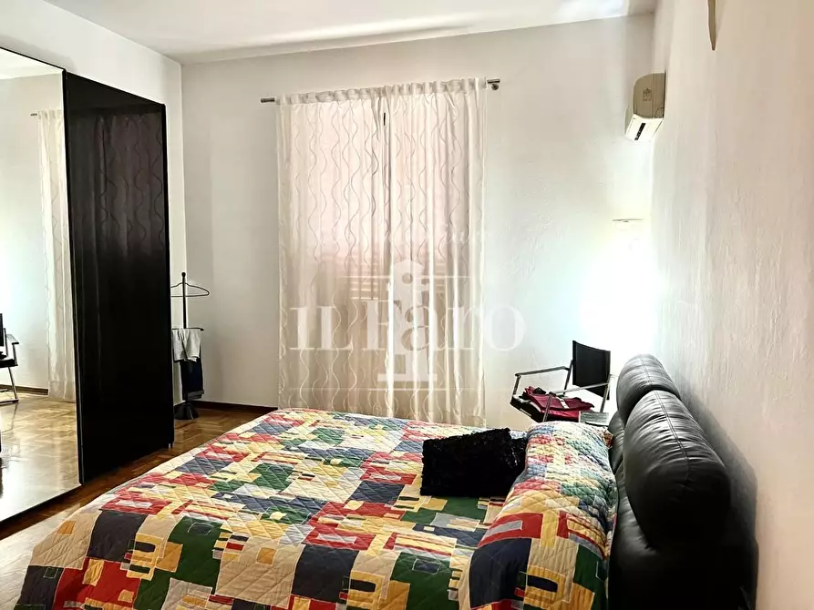 Immagine 10 di Villa in vendita  a Campi Bisenzio