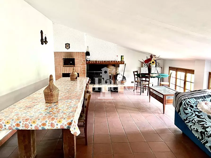 Immagine 5 di Villa in vendita  a Campi Bisenzio